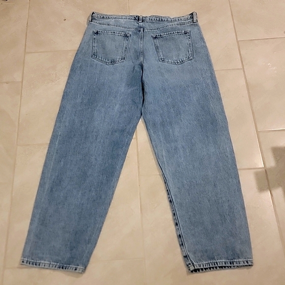 Banana Republic Premium Denim High-Rise Barrel Fit Jeans.  Medium Wash. 32L - Picture 5 of 10